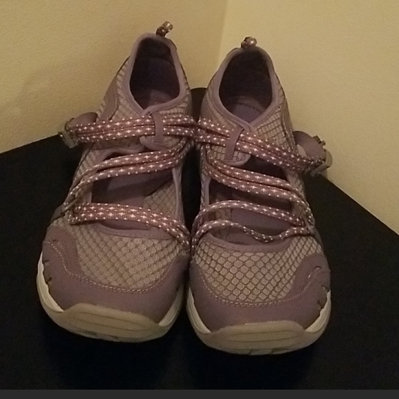 chaco women's sneakers